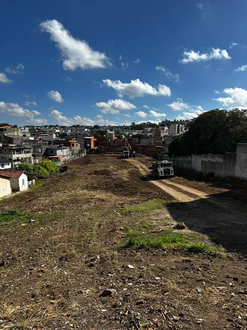 Terreno limpo após o trabalho da R5